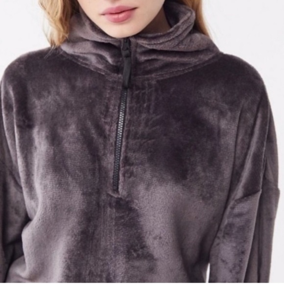 Urban Outfitters Angela Fleece Crop Pullover - Picture 4 of 10